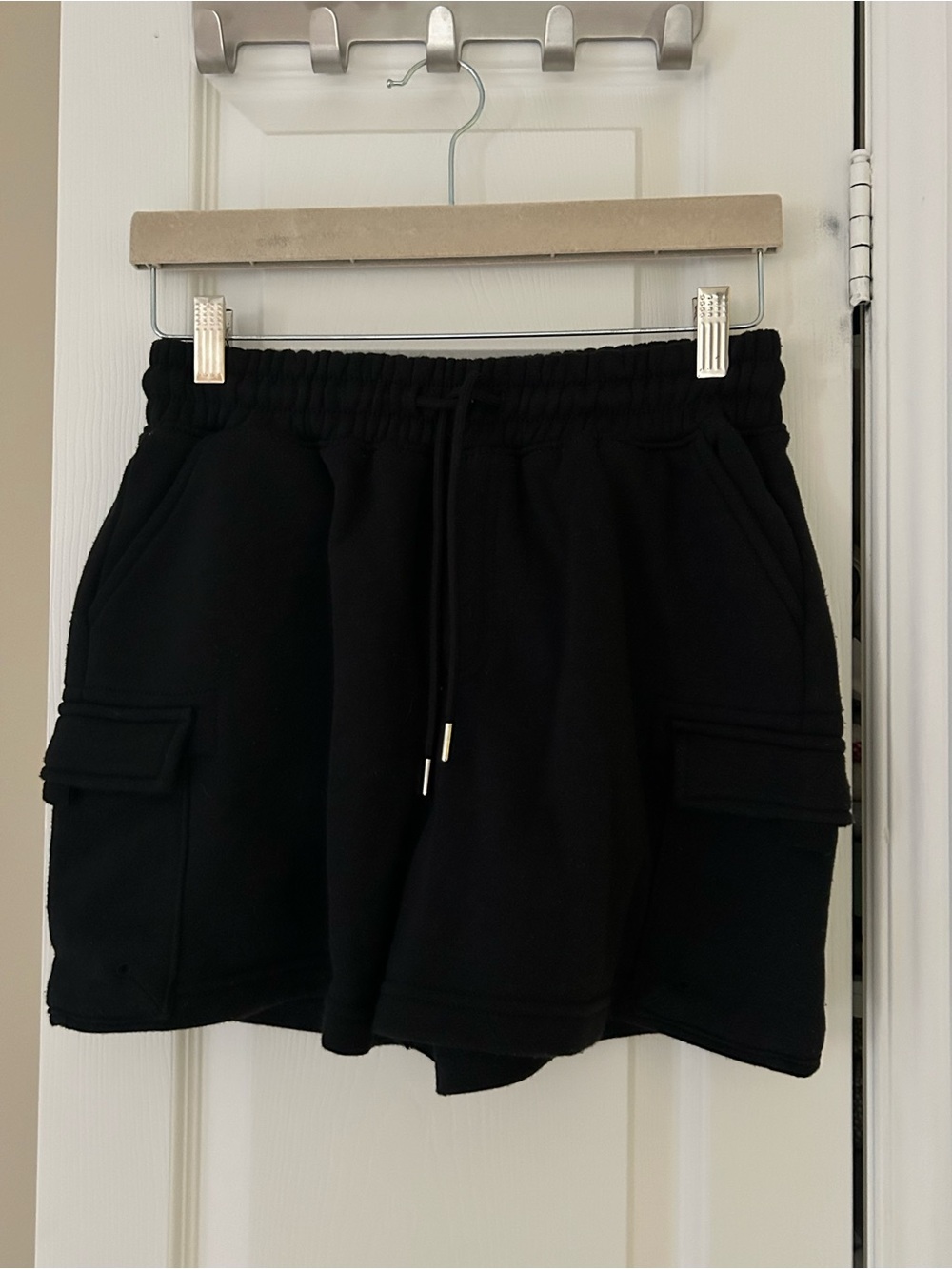 5/$10‼️ urban - black cargo shorts w/ drawstrings